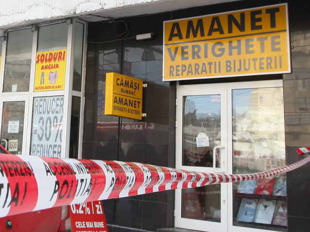 Jaf in plina zi la o casa de amanet din Deva