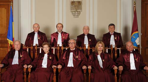 Judecatorii constitutionali, extrasi din caciula