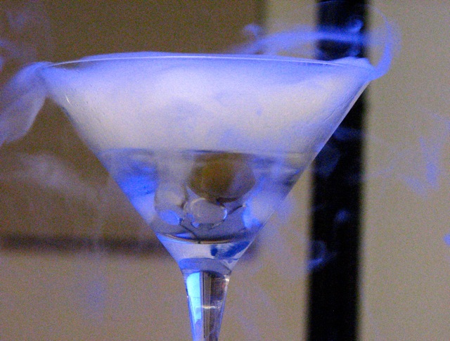 Cocktail periculos: A ramas fara stomac din cauza bauturii de la majorat!