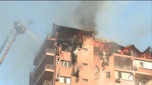 Incendiu puternic intr-un complex rezidential din Bucuresti