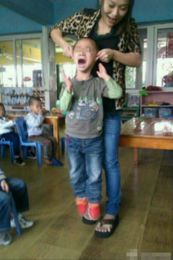 Inuman: Copii chinuiti si batjocoriti intr-o gradinita, chiar de educatoare! – FOTOGRAFII SOCANTE