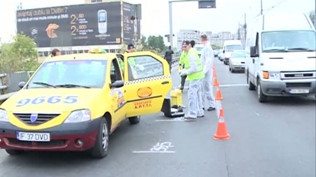Copilul aruncat din taxi de mama sa ar putea ajunge in custodia tatalui