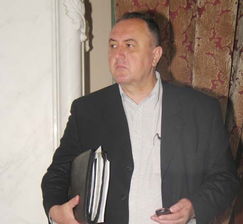 Cristian Radulescu isi pune in cui ”ghetele de senator”
