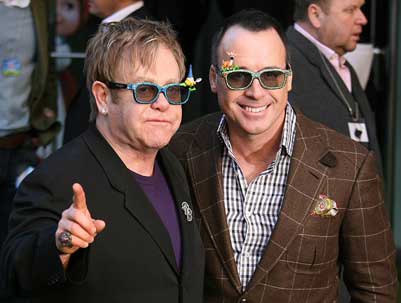 Elton John face un chef de doua milioane de lire sterline pentru ziua sotului sau