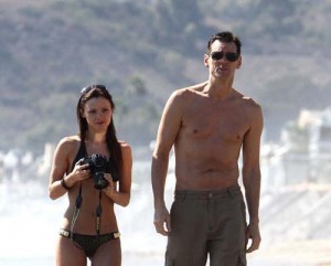 Exclusive... Jim Carrey and His Hot New Girlfriend Take to the Waves - Ziarul National