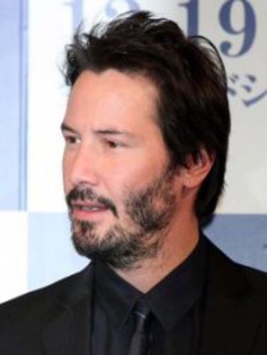 Keanu, suparat ca ii cheleste barba