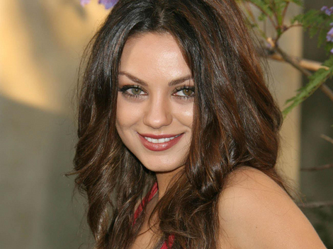 Mila Kunis, iubita lui Ashton Kutcher, cea mai sexy femeie din lume!