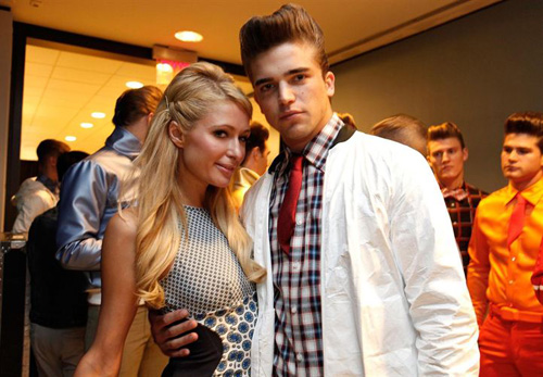 Iubitul lui Paris Hilton a fost arestat