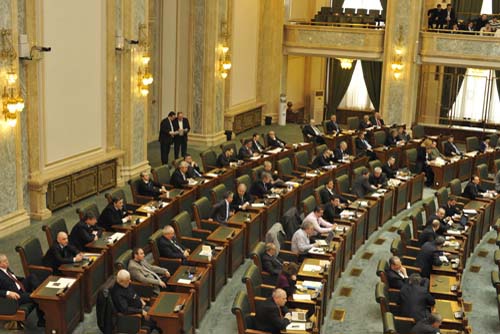 Parlamentul respecta deciziile justitiei doar in scrisori
