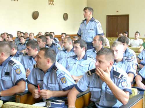 Se bat in cuie sefii din Politie!