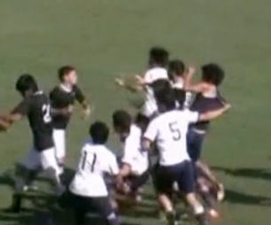 Record de eliminari intr-un meci de fotbal: 36 de cartonase rosii! – VIDEO