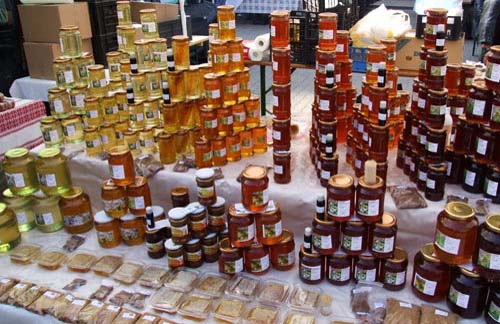Targul producatorilor de miere la Bucuresti