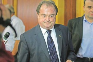Ministrul Dezvoltarii Regionale si Locuintei, Vasile Blaga, pleaca la finalul intalnirii Colegiului Director National al PD-L organizata cu ocazia analizei rezultatelor alegerilor europarlamentare, in Bucuresti - Ziarul National