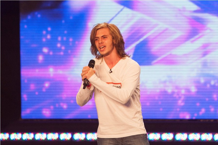 X Factor: Doua ipostaze total diferite ale unui concurent care a impresionat juriul – VIDEO