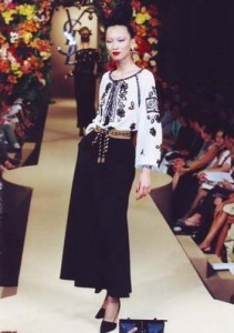 y-s-laurent La blouse romaine - Ziarul National