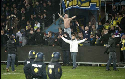 Ultrasii de la FC Copenhaga, razboi la Brondby