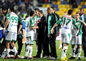 Laurentiu Reghecampf se bucura alaturi de Adrian Popa. - Ziarul National