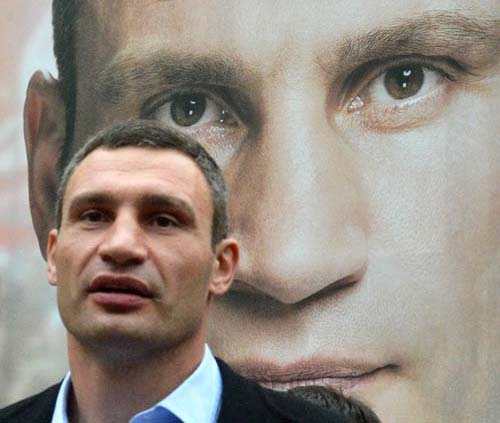 Pugilistul Vitali Klitschko: Yanukovici, in voturi sa ne taiem sau in pumni sa ne luptam?