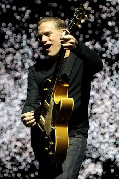 Bryan Adams va fi din nou tatic
