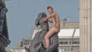 Naked Man Climbs On To Whitehall Statue - Ziarul National
