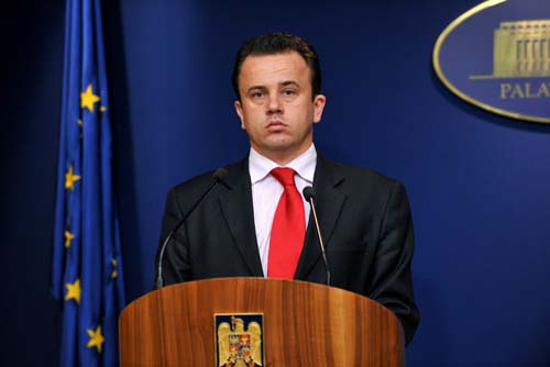 Elevii, fara telefoane mobile la ore? Anuntul ministrului