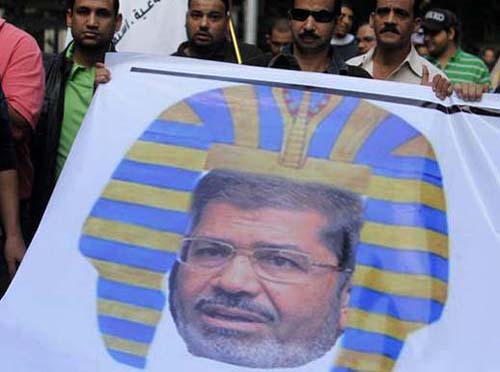 „Faraonul” Morsi a starnit o noua revolutie in Egipt