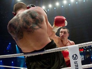 wladimir-klitschko-coloca-mariusz-wach-nas-cordas-1352594679175_1024x768 - Ziarul National