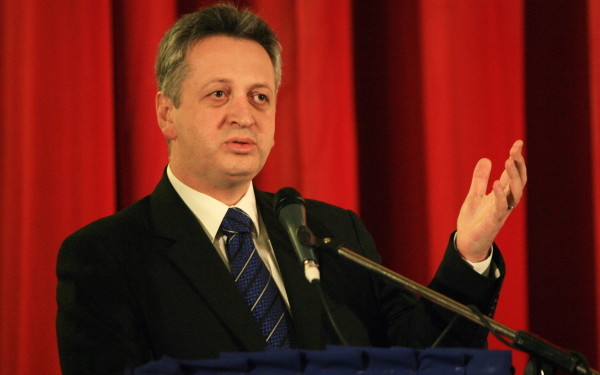 Ministrul Transporturilor reorganizeaza ministerul si renunta la casa de asigurari