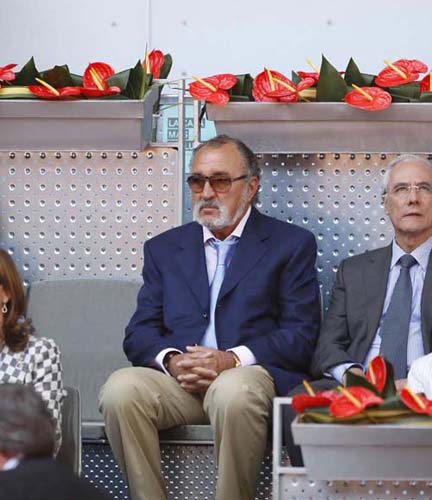 Spaniolii ancheteaza cum a pus mana afaceristul Tiriac pe „Caja Magica”!