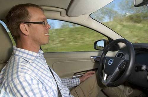 Volvo lanseaza masina care se conduce singura