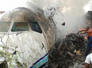 Kazahstan: 27 de morti, dupa prabusirea unui avion militar