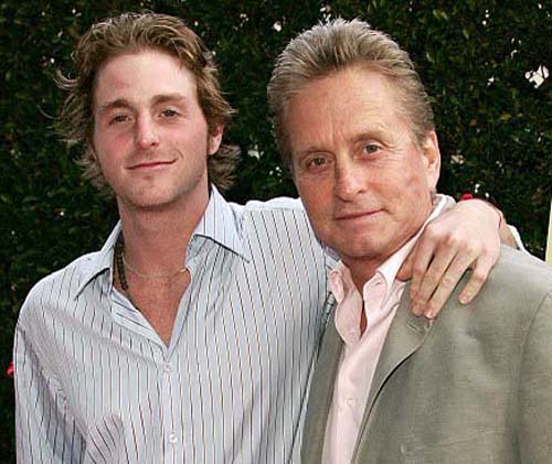 Fiul lui Michael Douglas a luat-o pe coaja in puscarie