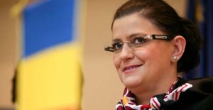 Ministrul Transporturilor si Infrastructurii, Anca Boagiu, si viceministrul ungar al Dezvoltarii, Pal Volner, sustin o conferinta de presa, la finalul intalnirii care a avut loc la Ministerului Transporturilor, in Bucuresti. - Ziarul National