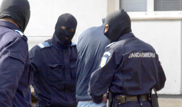 Ilfov: 17 persoane implicate in spargeri de locuinte, ridicate de politisti