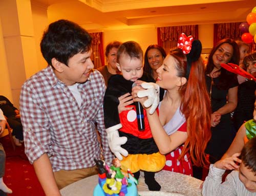 Elena Gheorghe, Minnie Mouse si Regina Albinutelor, la ziua lui Nicholas!