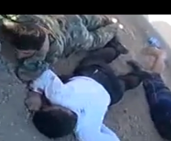 Atentie, IMAGINI SOCANTE! Rebelii islamisti executa zece prizonieri sirieni neinarmati – VIDEO