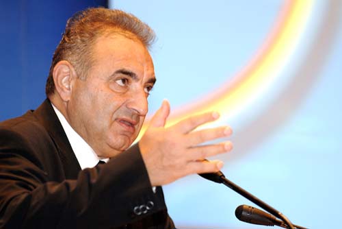 Finantele aduna bani pentru plata ratelor la FMI