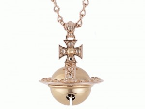 holiday_collectibles_a_christmas_inspired_wish_list_viviennewestwood_600x450_1 - Ziarul National