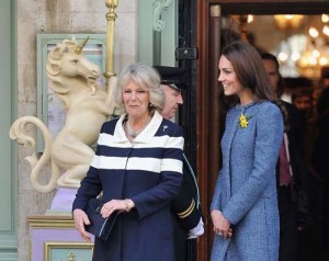 Queen Elizabeth II, Duchess Of Cornwall And The Duchess Of Cambridge Visit Fortnum And Mason Store - Ziarul National