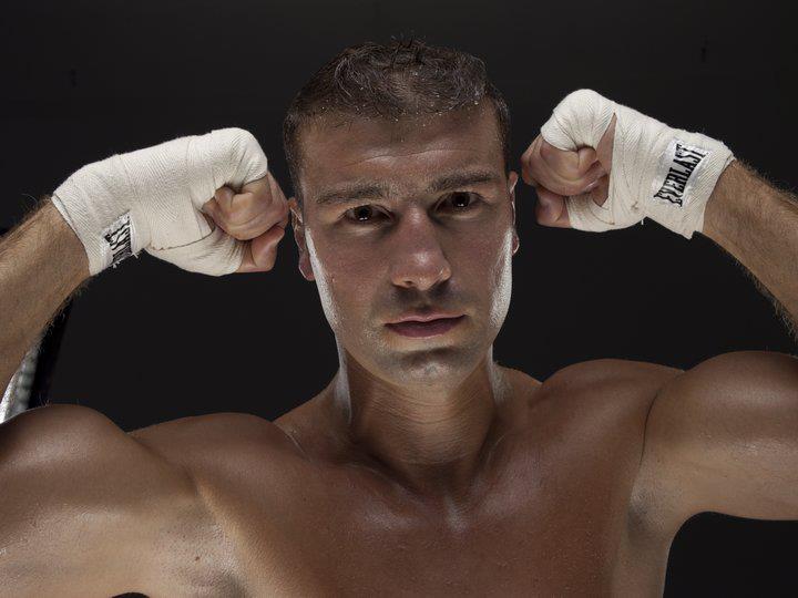 Edwin Rodriguez sau Kelly Pavlik pentru Bute