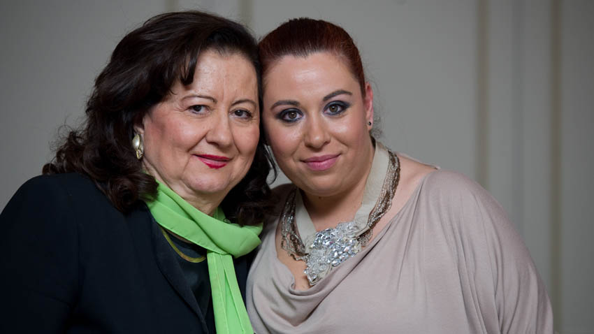 Oana Roman: “Sper ca in 2013 sa rezolvam problema cu locuinta mamei!”