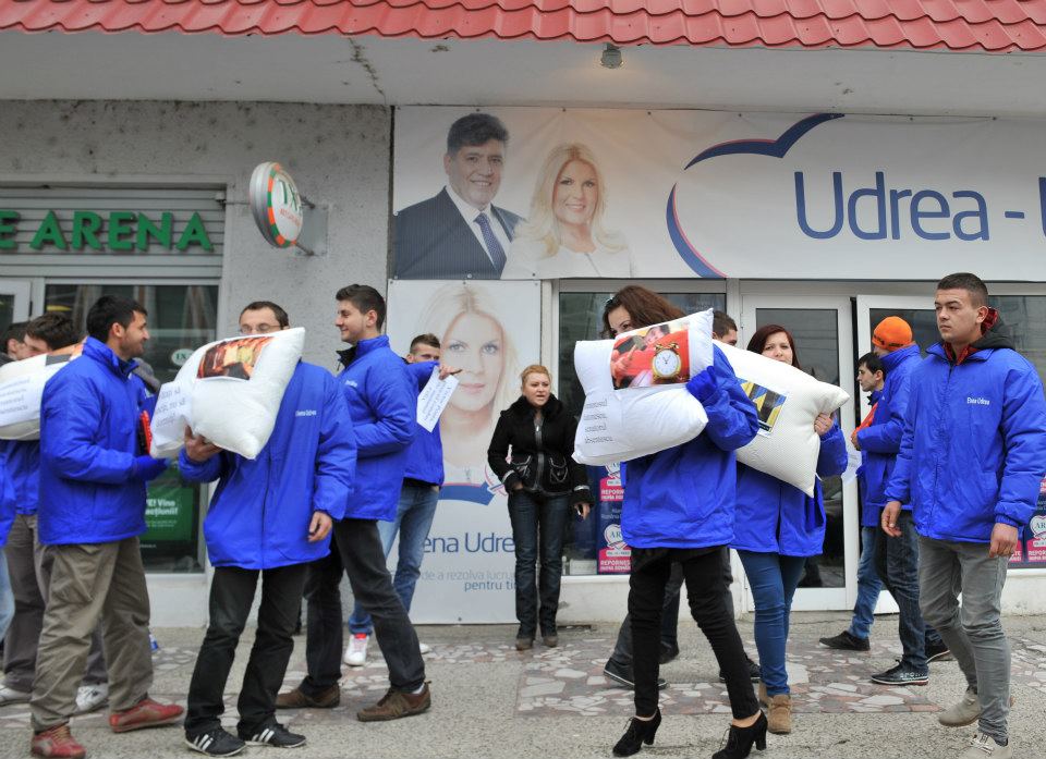 Elena Udrea, atac cu perne la adresa „somnorosului” Crin Antonescu -VIDEO