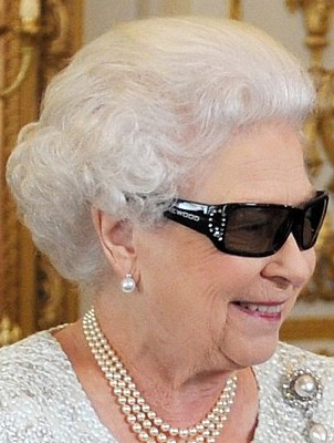 Regina Marii Britanii, suverana HD si 3D