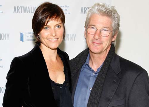 Richard Gere a primit un ultimatum de la nevasta: “Ori nu mai alergi dupa fuste, ori te parasesc”