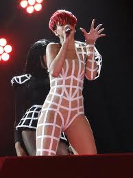 Rihanna, fotografiata de paparazzi complet goala!