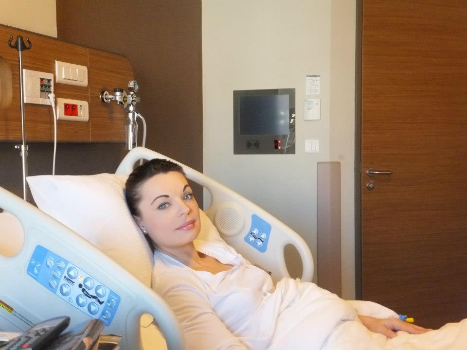 Sora Andreei Marin Banica, operata in Turcia. Vedeta i-a fost alaturi!