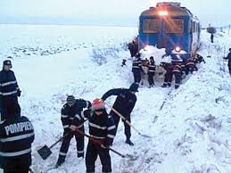 Peste o mie de oameni, blocati in tren din cauza gerului