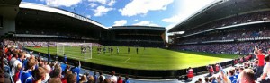 1000px-Glasgow_Rangers_vs_Hearts,_Ibrox_Stadium,_23_July_2011 - Ziarul National