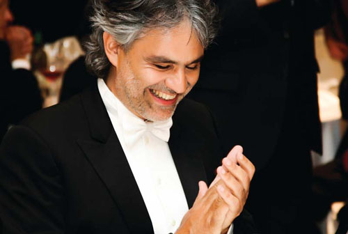 Bocelli, suparat ca n-a fost la bunga-bunga
