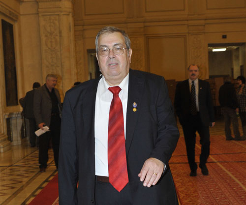 Un pesedist acuza cabinetul Ponta de plagierea bugetului lui Boc